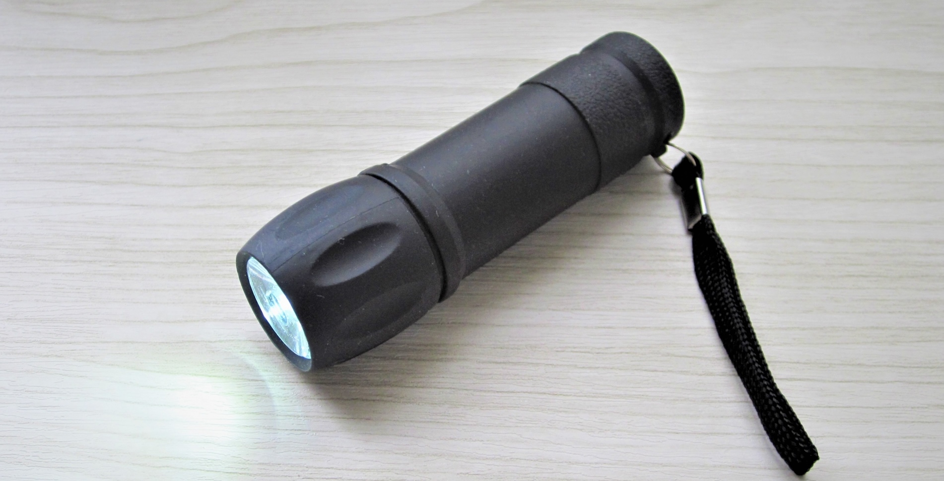 懐中電灯の置き場所を決めておく《防災ライフハック》
